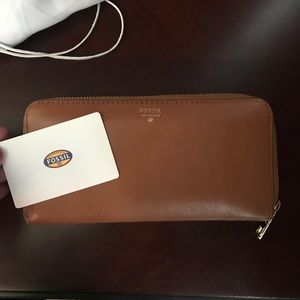 Fossil Sydney zippy wallet NWT